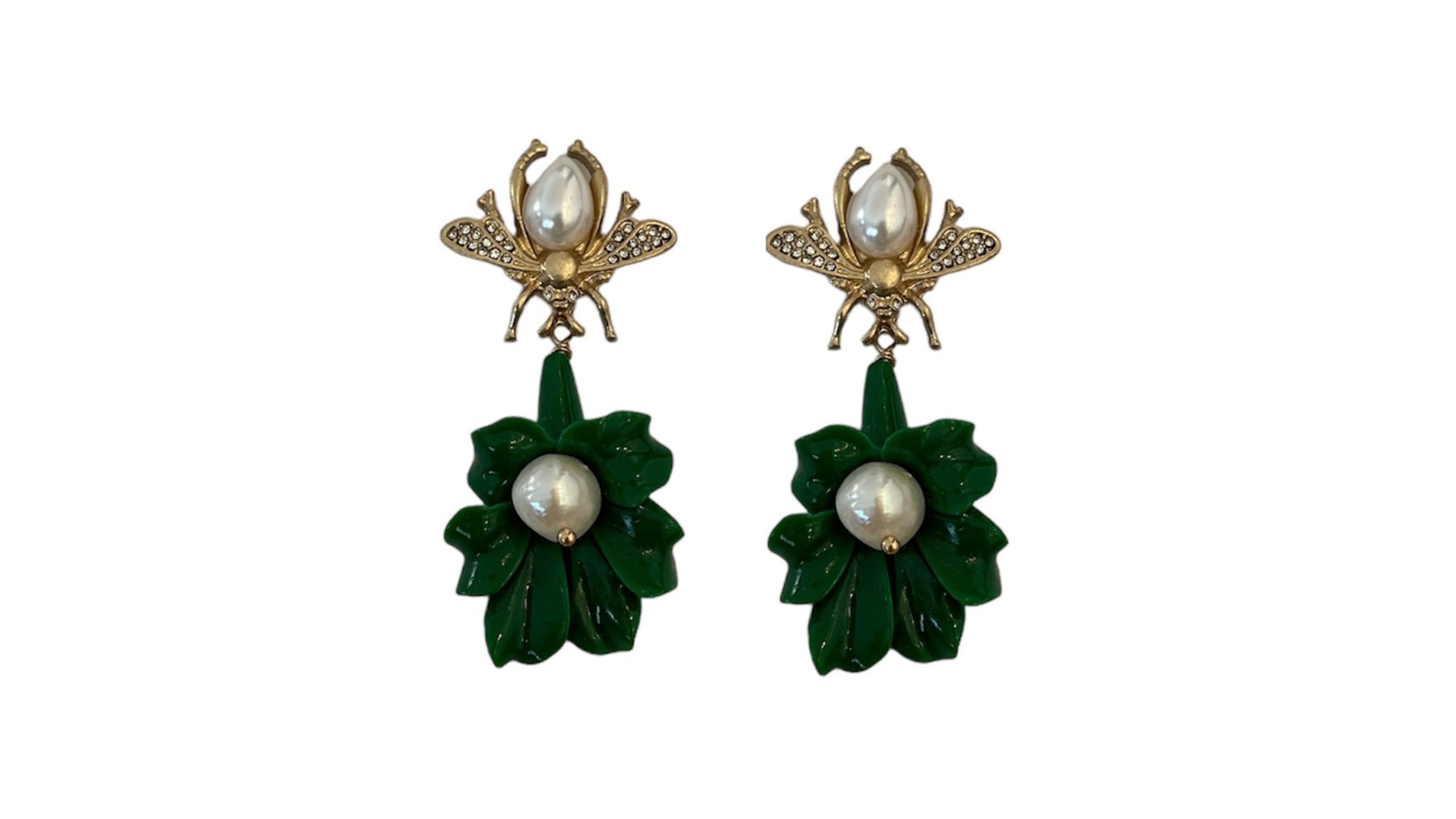 עגילי זבובים ירוקים