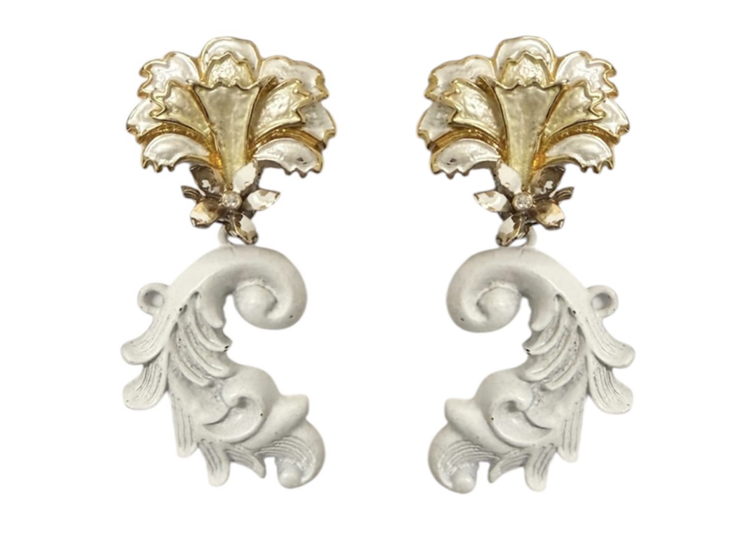 עגילי בארוק לבן