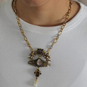 Cherub & Crest